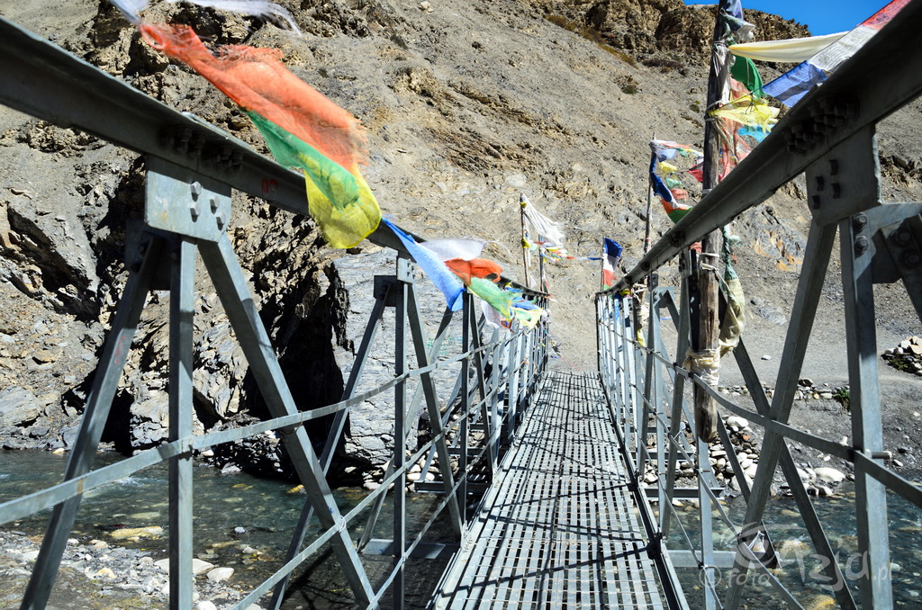 Dzień 19: Most na rzece w Chharka Bhot